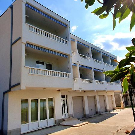 Villa Dvor Apartments Omis Bagian luar foto