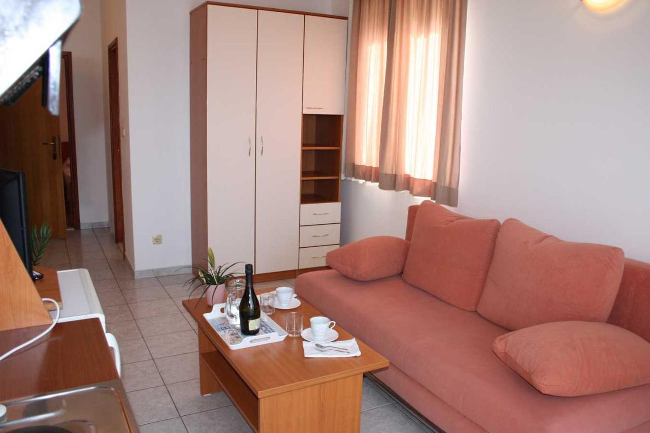 Villa Dvor Apartments Omis Bagian luar foto