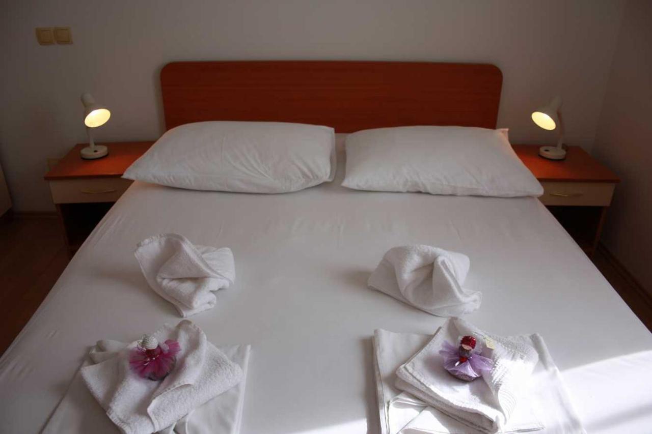 Villa Dvor Apartments Omis Bagian luar foto