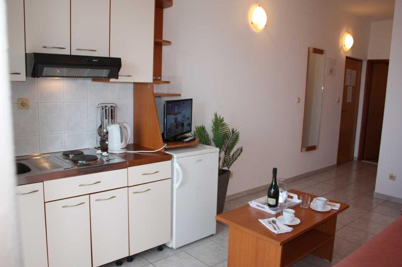 Villa Dvor Apartments Omis Bagian luar foto