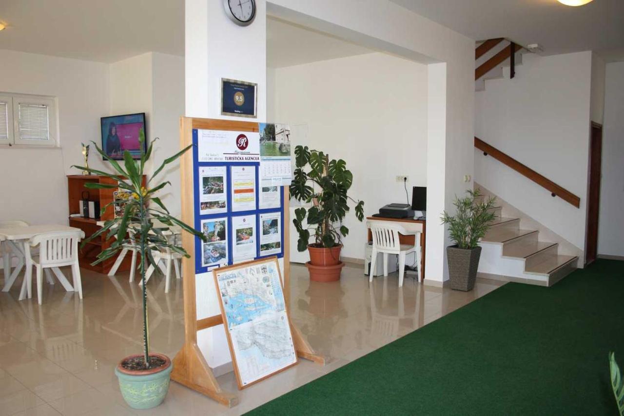Villa Dvor Apartments Omis Bagian luar foto