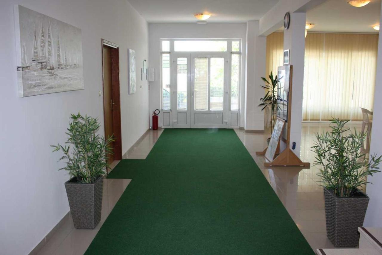 Villa Dvor Apartments Omis Bagian luar foto