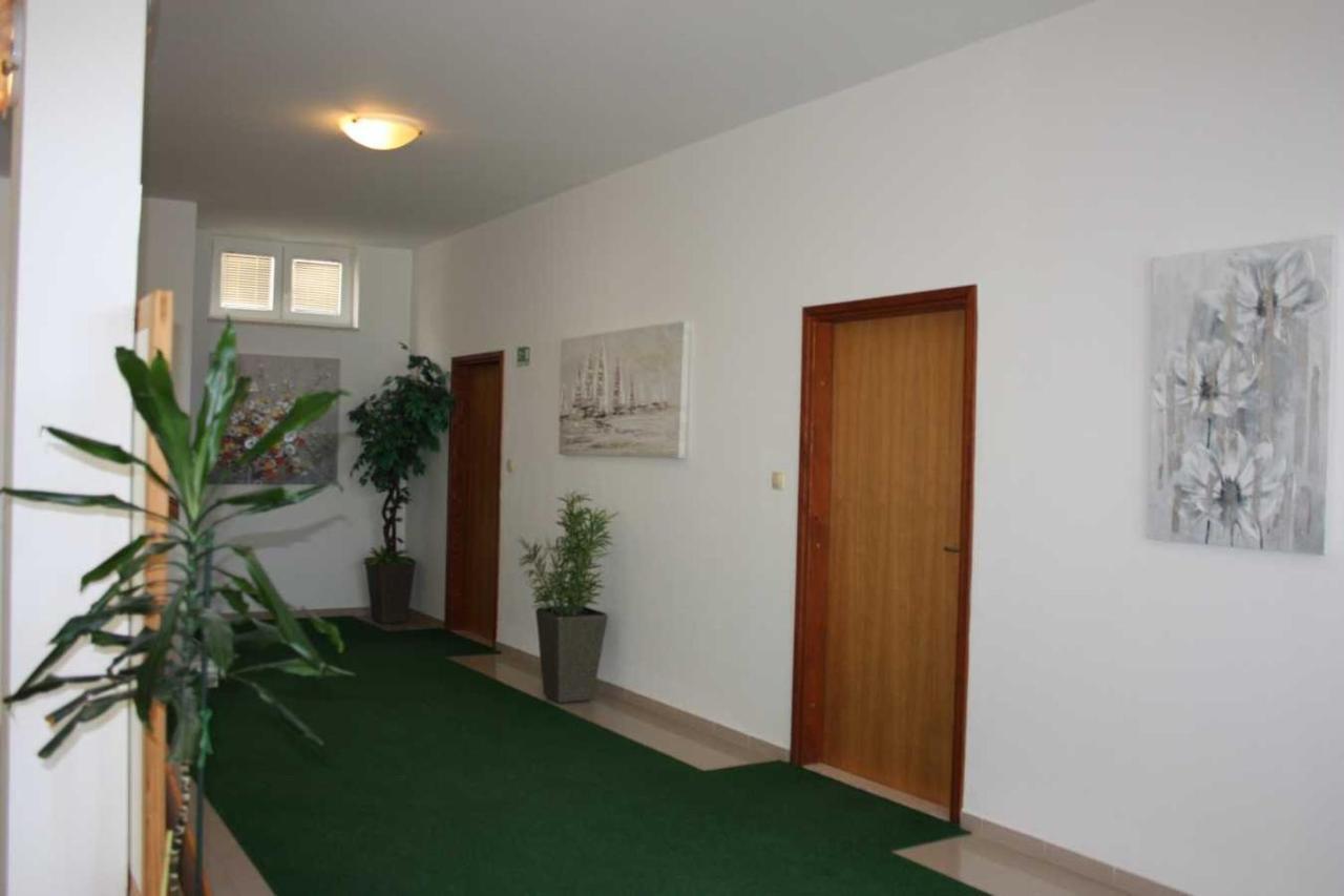 Villa Dvor Apartments Omis Bagian luar foto
