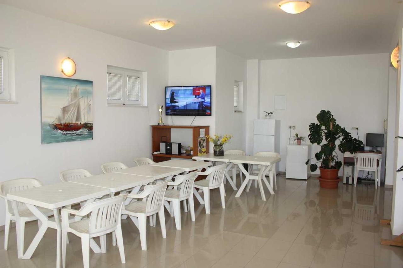 Villa Dvor Apartments Omis Bagian luar foto