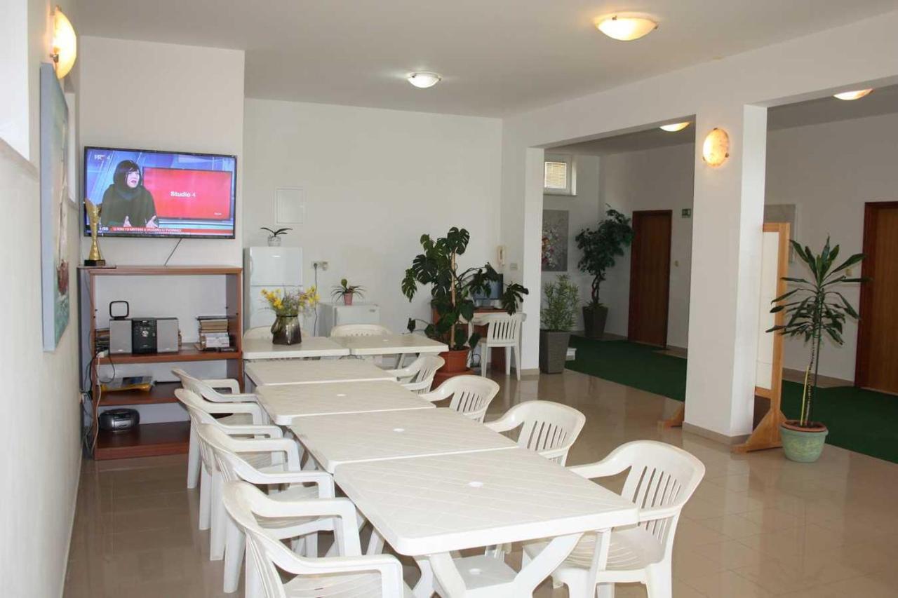 Villa Dvor Apartments Omis Bagian luar foto