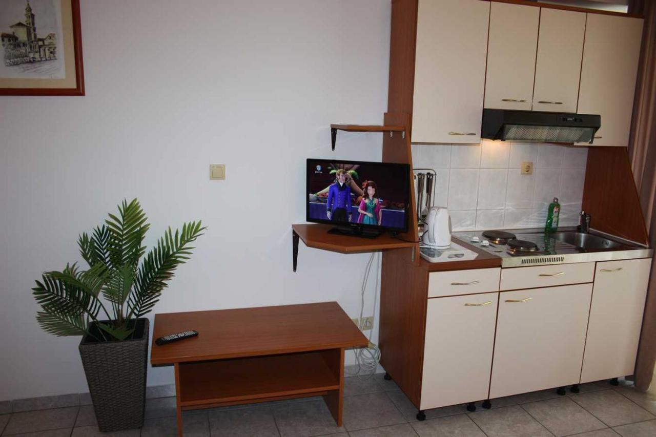 Villa Dvor Apartments Omis Bagian luar foto