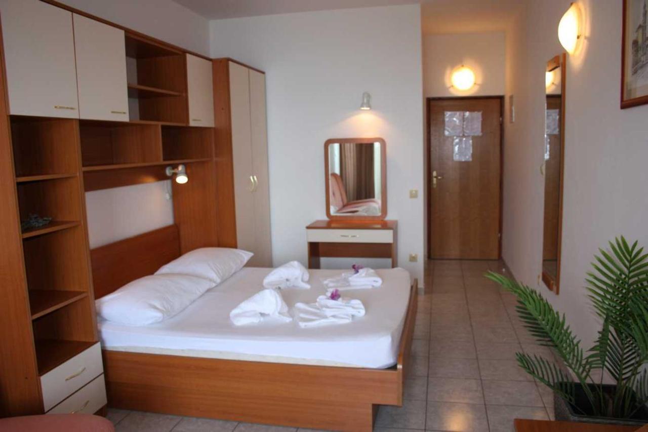 Villa Dvor Apartments Omis Bagian luar foto